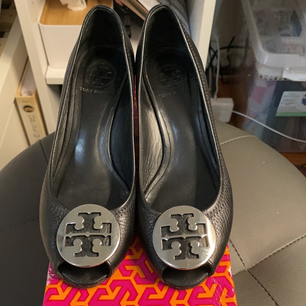 Tory Burch Pump - Picture 2 of 6